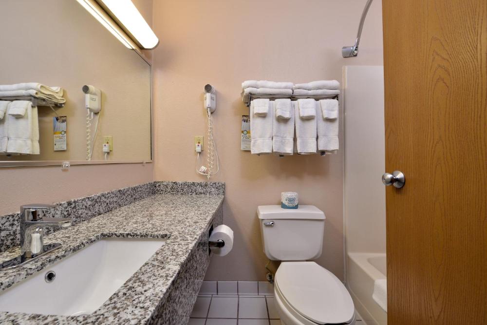 King Room - Non-Smoking interior